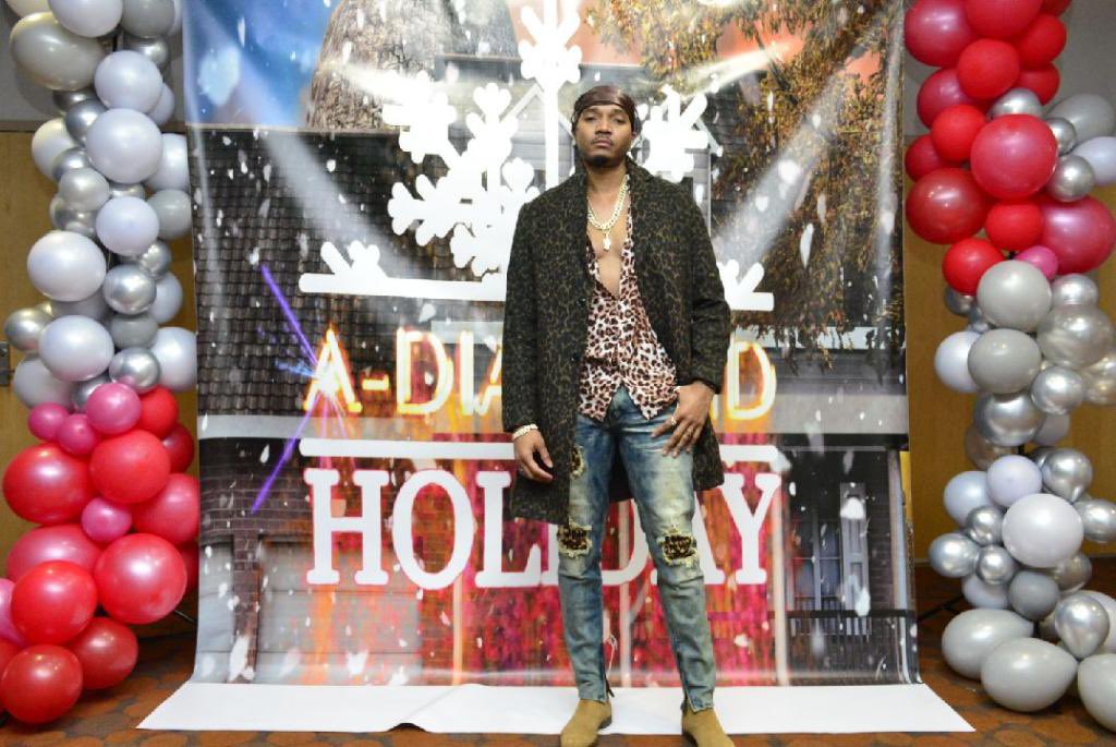 ARTSINGZ's tweet image. First of many. Glad to be a part of a dope production and team.Here are a few pics from the premier of #adiamondholiday movie.Thanks to all who supported.  #happyholidays and I hope you all had a #merrychristmas #rockstar #art #artist #actor #singersongwriter