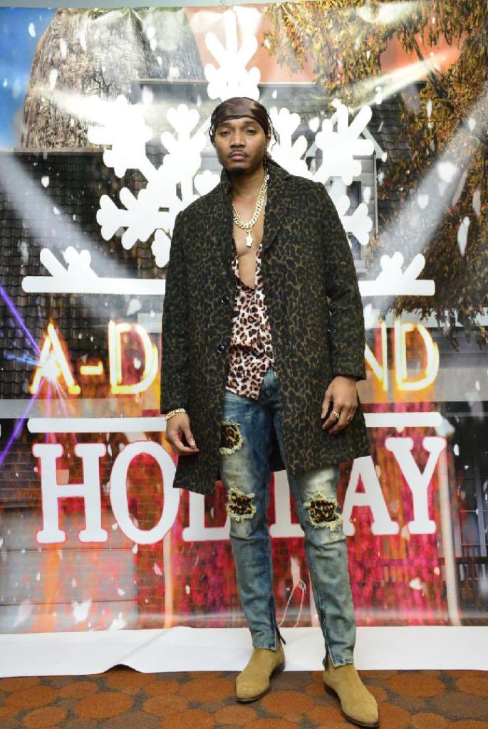 ARTSINGZ's tweet image. First of many. Glad to be a part of a dope production and team.Here are a few pics from the premier of #adiamondholiday movie.Thanks to all who supported.  #happyholidays and I hope you all had a #merrychristmas #rockstar #art #artist #actor #singersongwriter