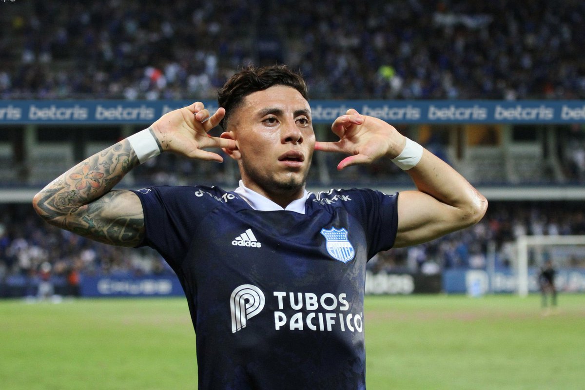 sucredeportesec's tweet photo. 💣 ¡SE QUEDA EN EL 'BOMBI'! 🔵
👀 Según @Expresoec, Joao Joshimar Rojas 🇪🇨 se quedará en #Emelec para la temporada 2022 y no irá a #America 🇲🇽.
#PontePlay #DalePay #Ecuador #CSE #csemelec #Guayaquil #LigaProBetcris https://t.co/Zy0bPw9Agt