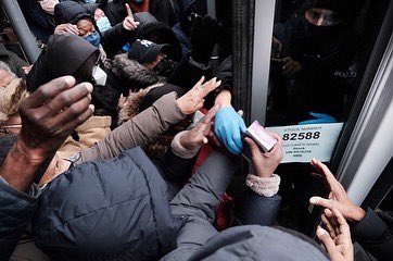 uche_blackstock's tweet photo. Two years into the pandemic. Scenes from the Flatbush section of Brooklyn, 12/24. Residents struggling to access  free, scarce rapid at-home tests. https://t.co/S9B64IhKKi