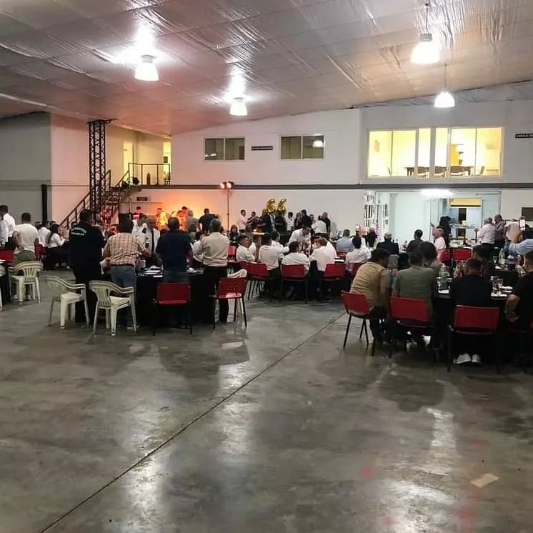 JorgeNewberyRjs's tweet photo. Juan Pedro Cattaneo, quien se desempeña como encargado de Proceso en el sector de Semillero, participó en la celebración del 64° aniversario del Cuerpo de Bomberos Voluntarios de Rojas en representación de #GearSA https://t.co/X9zRa10G8p