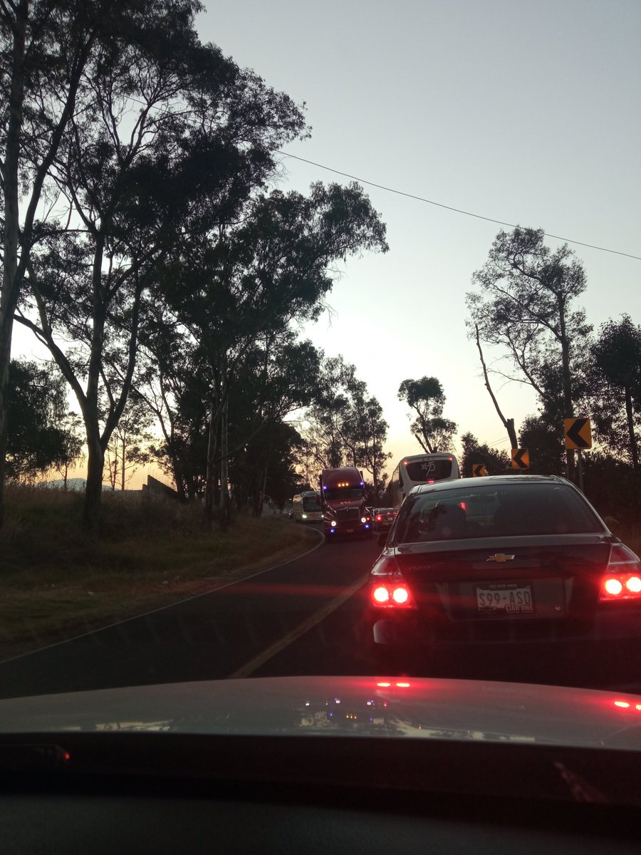 lindapea28's tweet photo. @klautadeo @GN_Carreteras Si, eviten la zona, la federal continua así!! https://t.co/6kCf8gBmmk