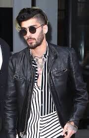 ziamsmiles1's tweet photo. Liam and Zayn wearing leather jackets #LiamPayne #ZaynMalik https://t.co/ubdFWL3LnZ