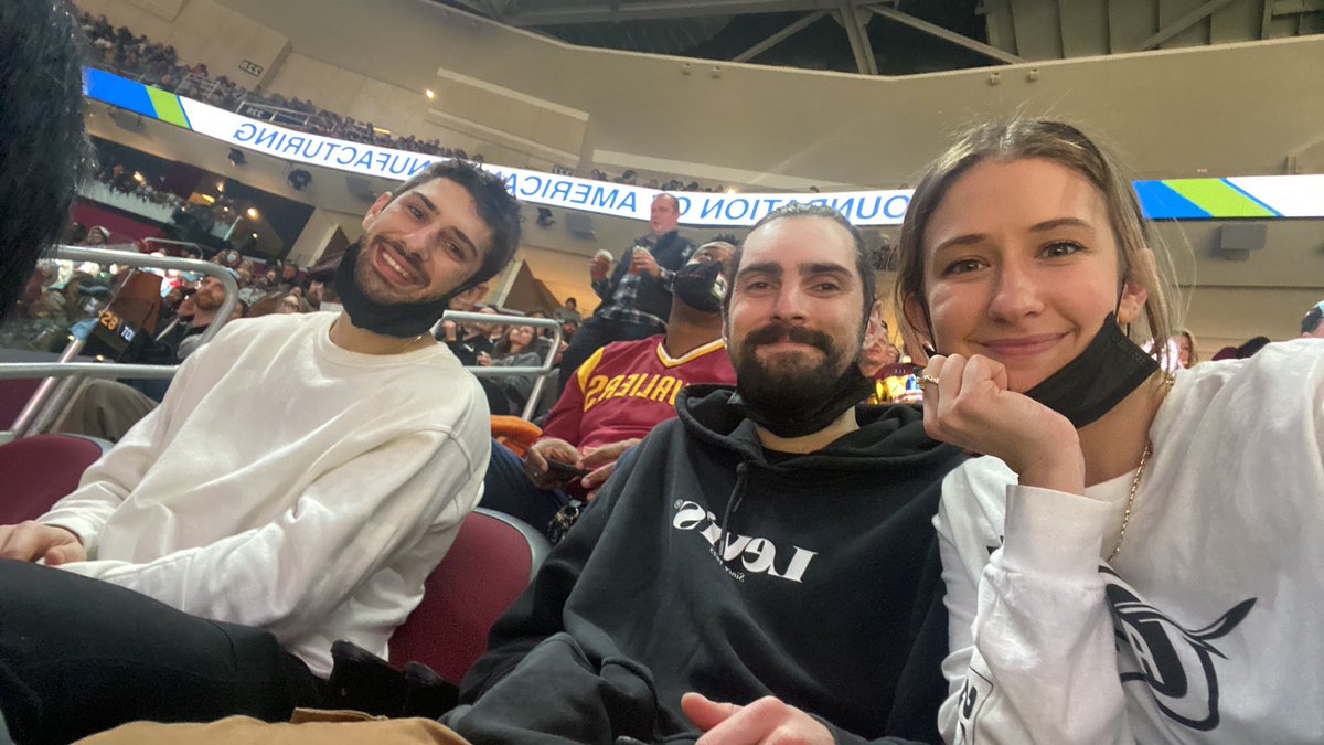 Dani Vitale tweet media