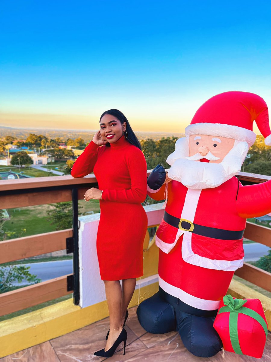 ShatefaTiesha's tweet photo. Some girls are born to be nice. Others are born to wear a red dress. ❣️
Dress & Heels @express
•
•
#ExpressU #ExpressPartner #Express #HolidayPhotos #LadyInRed https://t.co/gVKU6xgHZy