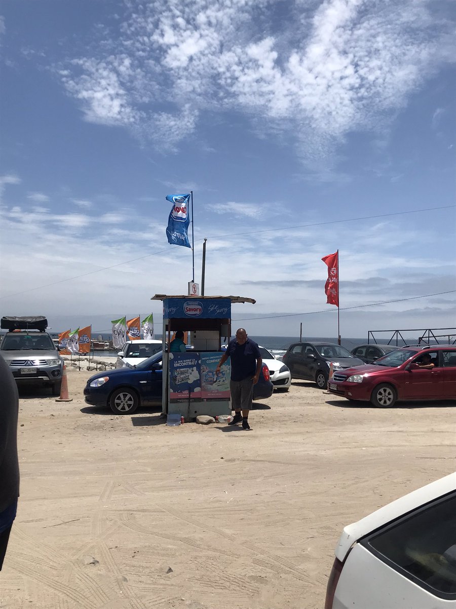 munoz_bibi's tweet photo. LIMPIA COQUIMBO 2: una vergüenza los que pasa en la playa de Totoralillo- Coquimbo- Chile. Cobran $3000 por auto en el estacionamiento de la playa: la playa no tiene baños, está llena de basura y a nadie le importa.. vacaciones en Coquimbo??mmmm?? https://t.co/xApcp0aLDU
