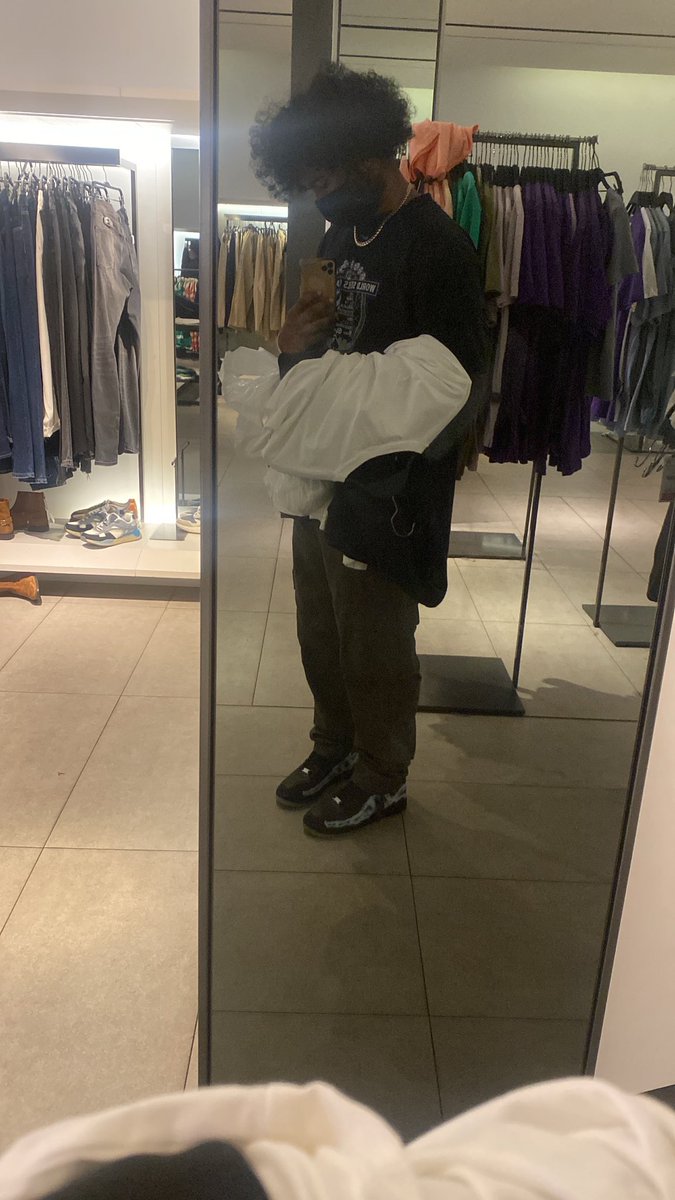 EcesicNFT's tweet photo. @bayc9797 in Zara cashing out 😸 https://t.co/OnSwC6n56i