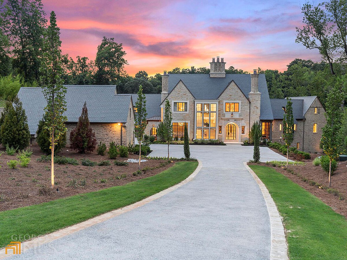 AmericasMansion's tweet photo. 4725 Northside Dr., Sandy Springs, GA is 15,000+/- square feet with 7 beds and 9.3 baths. It is listed for $9.8M with @debrajohnston 

https://t.co/SHvPA1KTQi
#atlantaga #luxuryrealestate #luxuryhomes https://t.co/AWnURqGx01
