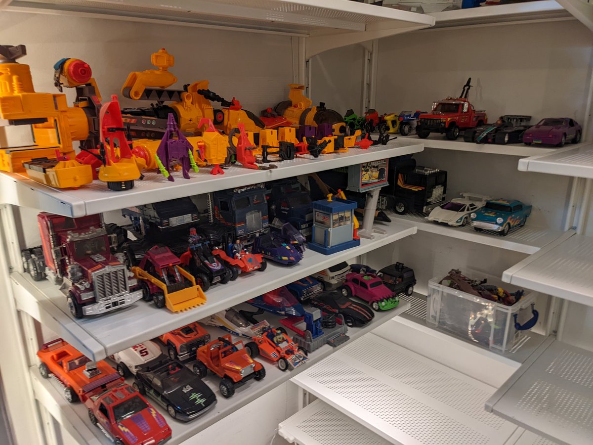 orderofbattlepd's tweet photo. Reorganizing the toy/book room. Here is the rough draft of the 1:25 set up.
#skycommanders
#mask
Boulder Hill has to be stored elsewhere. And Sky Commanders isnt complete... Yet. https://t.co/N0IujLjF1g