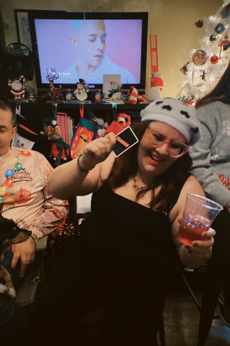 dos_hermanitas's tweet image. @TragosGame 
Always a good time when we bust out our tragos deck! Gift yourself the game that always brings the party to life!
