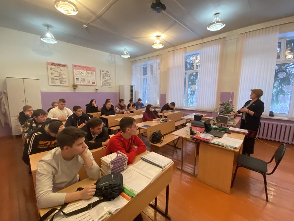 centrst1's tweet photo. В рамках акции "Годовой марафон развития фин.грамотности и налог.культуры" со студентами провели обуч.мероприятие по применению спец.налог. режимов. Порядок примен. НПД и меры гос.поддержки самозанятым. https://t.co/wI9xQYYZdC