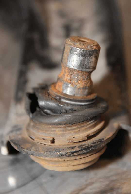 samatimemagari's tweet photo. 🚨MUHIMU

Kama gari inagonga miguu ya mbele ukiingia rough road  Possible reason ni vitu moja ya vifuatavyo vimeisha

Ball joints hizi zikichoka gari inagonga na ukichelewa zinaweza chomoka

Bushes za control arms/wishbone

Stabilizer link zikichoka pia zinagonga https://t.co/0kHZLgYqHv