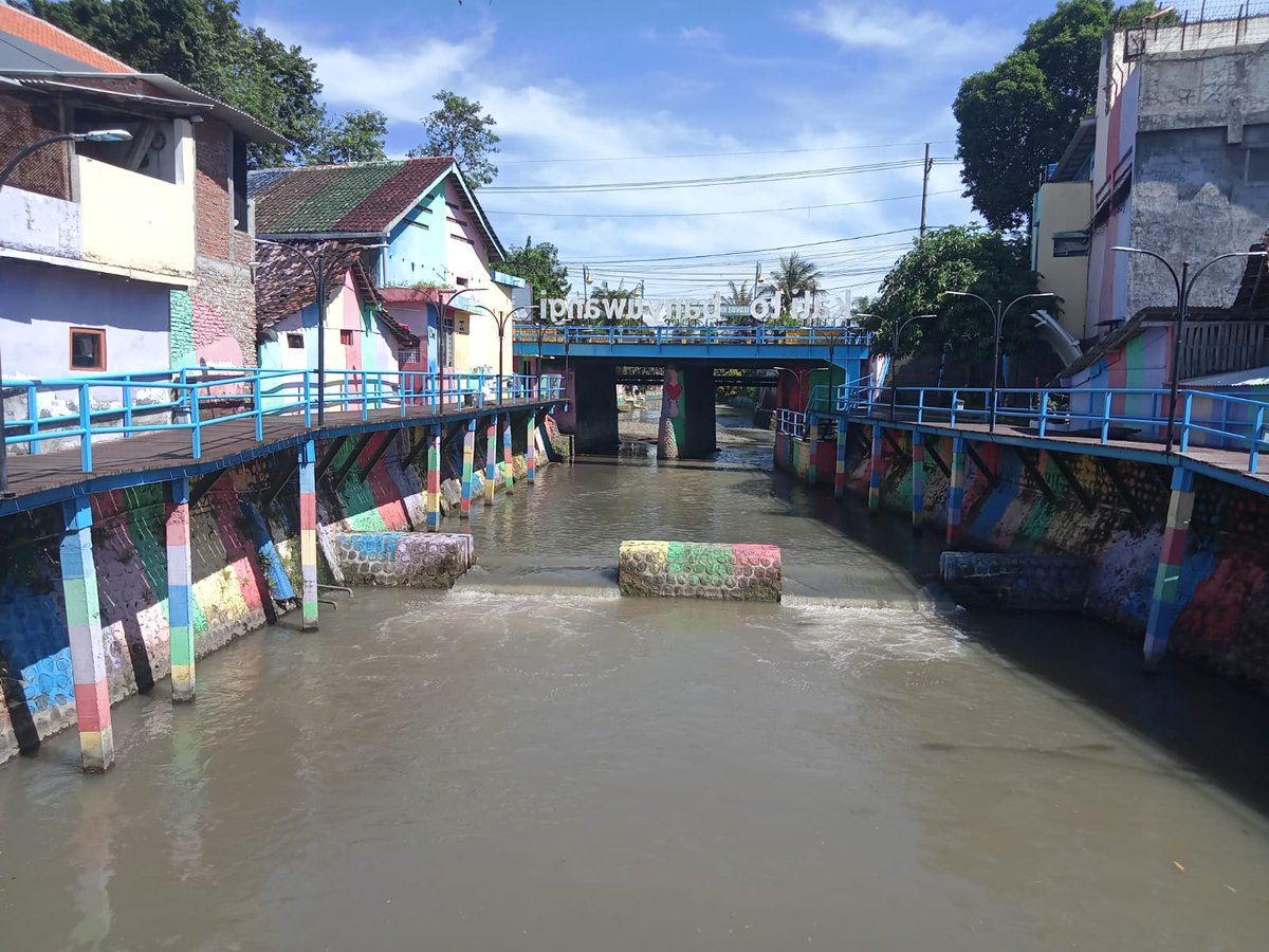 Korsda_Bwi's tweet photo. Rutinitas pembersihan sampah Kalilo saat ini terpantah bersih. Cc @PengairanBwi @p50_guntur https://t.co/3gcDJqMR8f