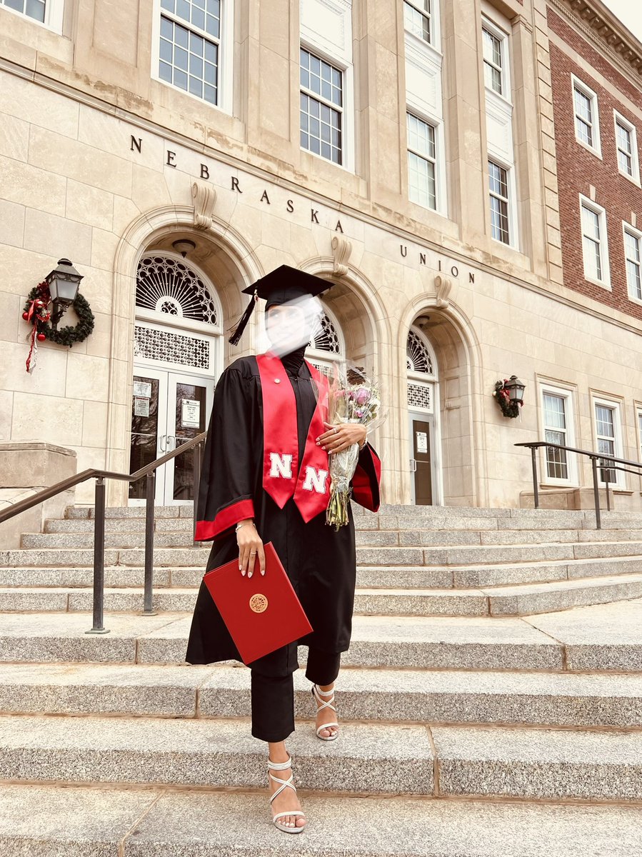 alfarsia_'s tweet photo. الحمدلله 👩‍🎓❤️ https://t.co/ipPRcGxbe4