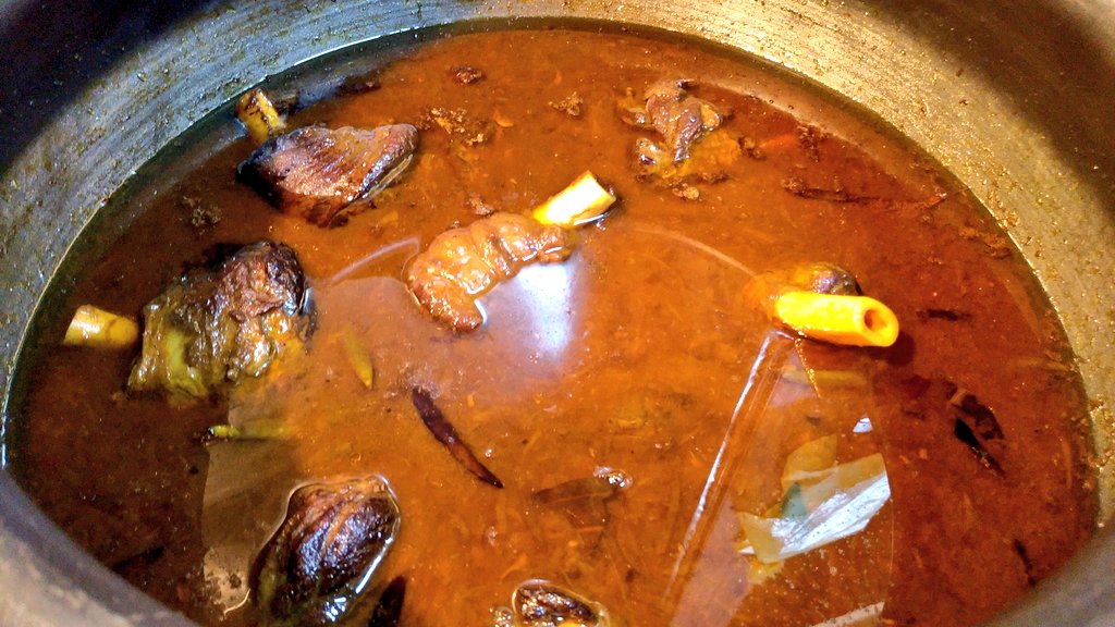 jp_hirota's tweet photo. 後残り9人前ですので、お時間あればお待ちしております🙇大謝肉祭🍖🍖🍖🍖🍖🍖🍖🍖🍖🍖🍖🍖Get Back😘❤先ずは、お電話くださいませ📞DM📩より対応早いです　#ベンガルカレーファクトリー　#本日最終日　#muttonNihari #マトンニハーリ　 #チーズナーン チーズナーン最高で優勝します🎉17:00オーペン🎉 https://t.co/XUutyJI34m