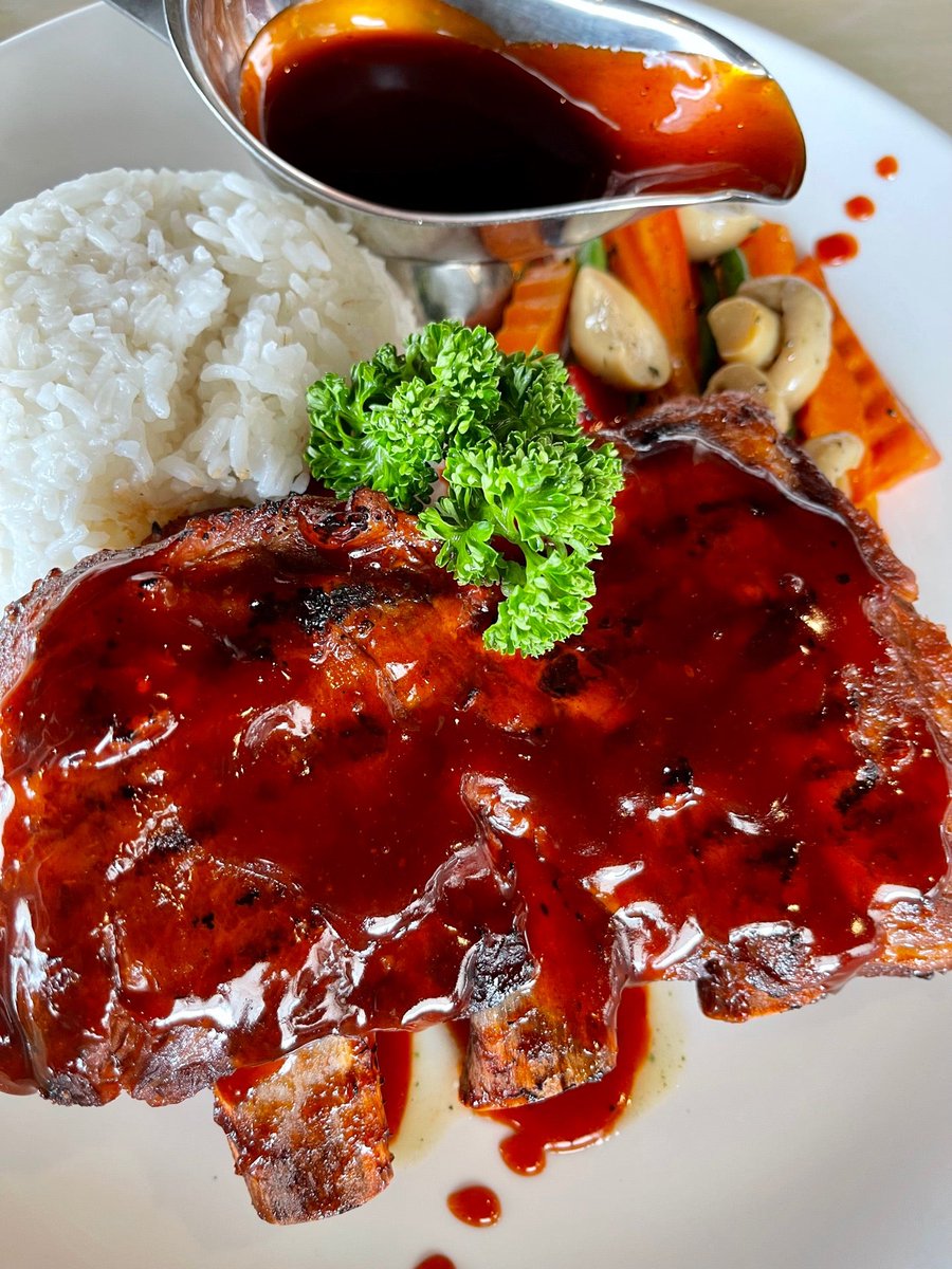oozingkev's tweet photo. I'm at Liesils Restaurants &amp; Events in Tagaytay, Calabarzon https://t.co/s9XQALUn2f https://t.co/p49MK1CG6d