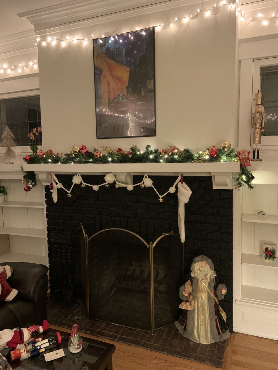 BrendanMetz's tweet photo. How long is it legal to keep my living room decorated post-Christmas? https://t.co/bnTvi1l44R