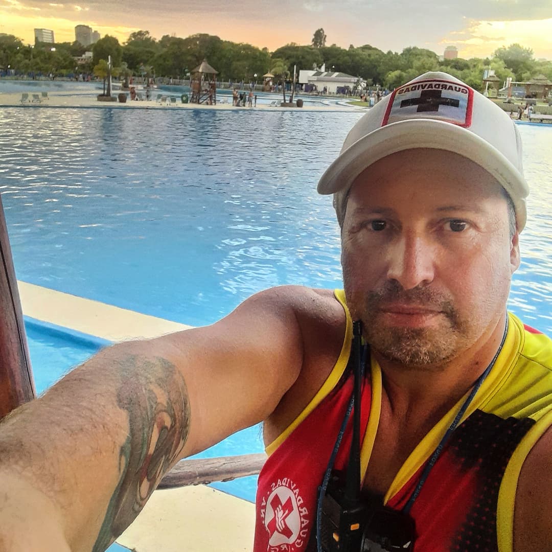 Terminado la jornada. 
Mientras esperamos que vuelva abrir nuestra #pileta del #clubrecreativoezeiza hacemos el aguante💪 a los #compañeros de #parquenorte 🙌 #Guardavidas 🇨🇭💯👇
#seccapital