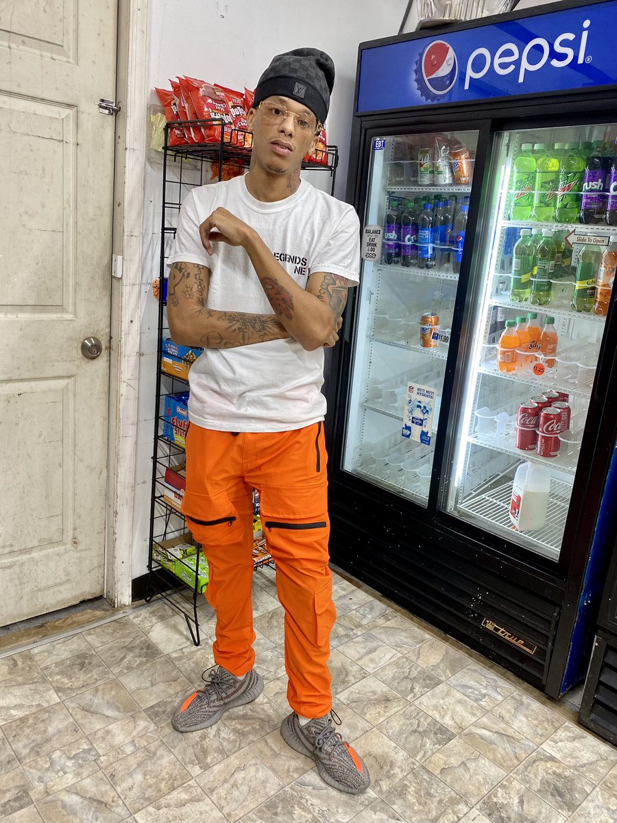 solidyunginn_'s tweet photo. Fuck that money up on stupid shit 
 All these hoes on me I don’t remember who i hit
&amp; I keep poles on me idgaf who I’m w https://t.co/YtGvQZAegI