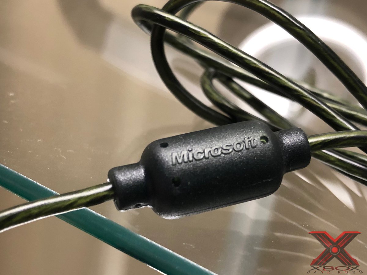 XboxDarkRoom's tweet photo. Alright gonna need some help on this one. I received this from a reliable source and it’s believed to be a prototype Xbox Live Halo 2 headset. Can anyone confirm it was never released? @MaxHoberman @Ed_Fries @majornelson @Halo https://t.co/tyvowHerkZ