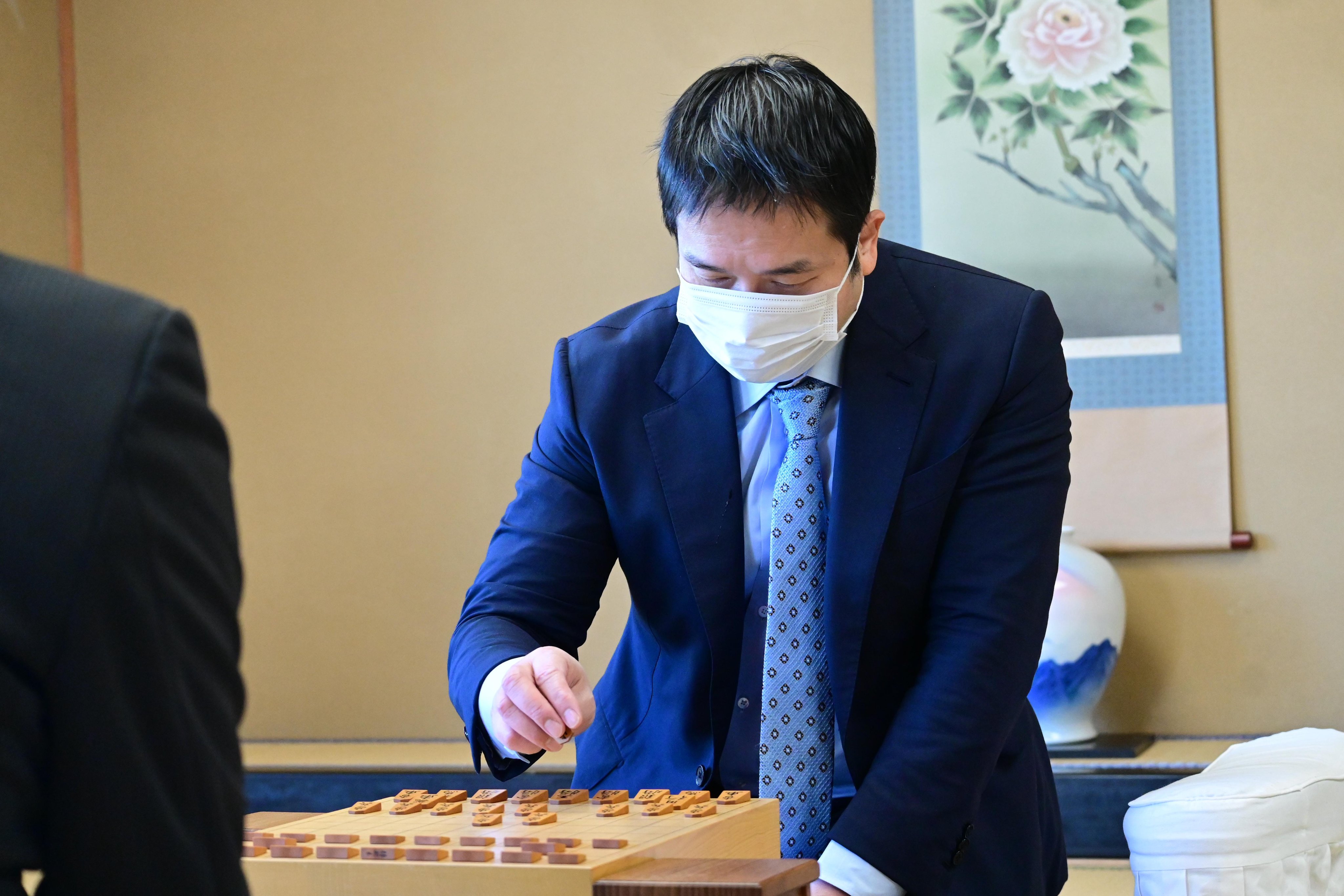 Twitter এ 読売竜王戦 公式 第35期竜王戦ランキング戦1組 丸山忠久九段ー久保利明九段 イケオジ こと久保九段は 向かい飛車を採用しました ニコニコ流の丸山九段 ちゃん は居飛車急戦調で対抗形の将棋になっています 藤井聡太竜王特集や観戦記は