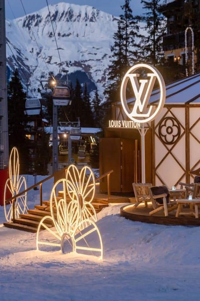 Алтанхишиг Золжаргалστο X: Louis Vuitton Ski Club , next to the