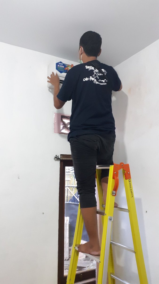 AcJawara's tweet photo. Servis AC Jogja / bongkar pasang AC bisa hubungi kami, 
Tlp/wa: 085754689082

#servisacjogjakarta #servisacjogjaminggu #servisacjogja #jasaservisacjogja #jasajogja #jasaservisjogja #tokoacjogja #acjogja
#servisjogja
#pendinginruanganjogja
#teknisiacjogja https://t.co/jDb6XoPIPD