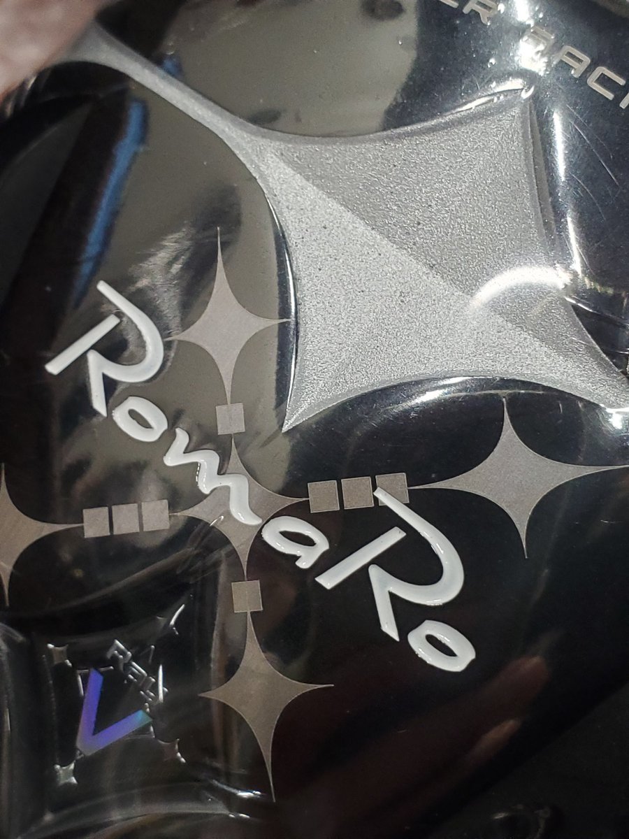 factory_bell's tweet photo. 『RomaRo V2✨~VENTUS』
シルバーバックフェースで人気のロマロ「Ray V V2」の作製です☀️✨😝
お客様が選ばれたヘッドは「455/9.5°」‼️✨
専用可変スリーブは「ショート」🎵✨
シャフトはフジクラ「VENTUS/BLACK」🎵✨
グリップは人気のクロス🎵✨😊
#RomaRo
#ロマロ
#rayv
#v2
#シルバーバック https://t.co/lgM2cRlsWz