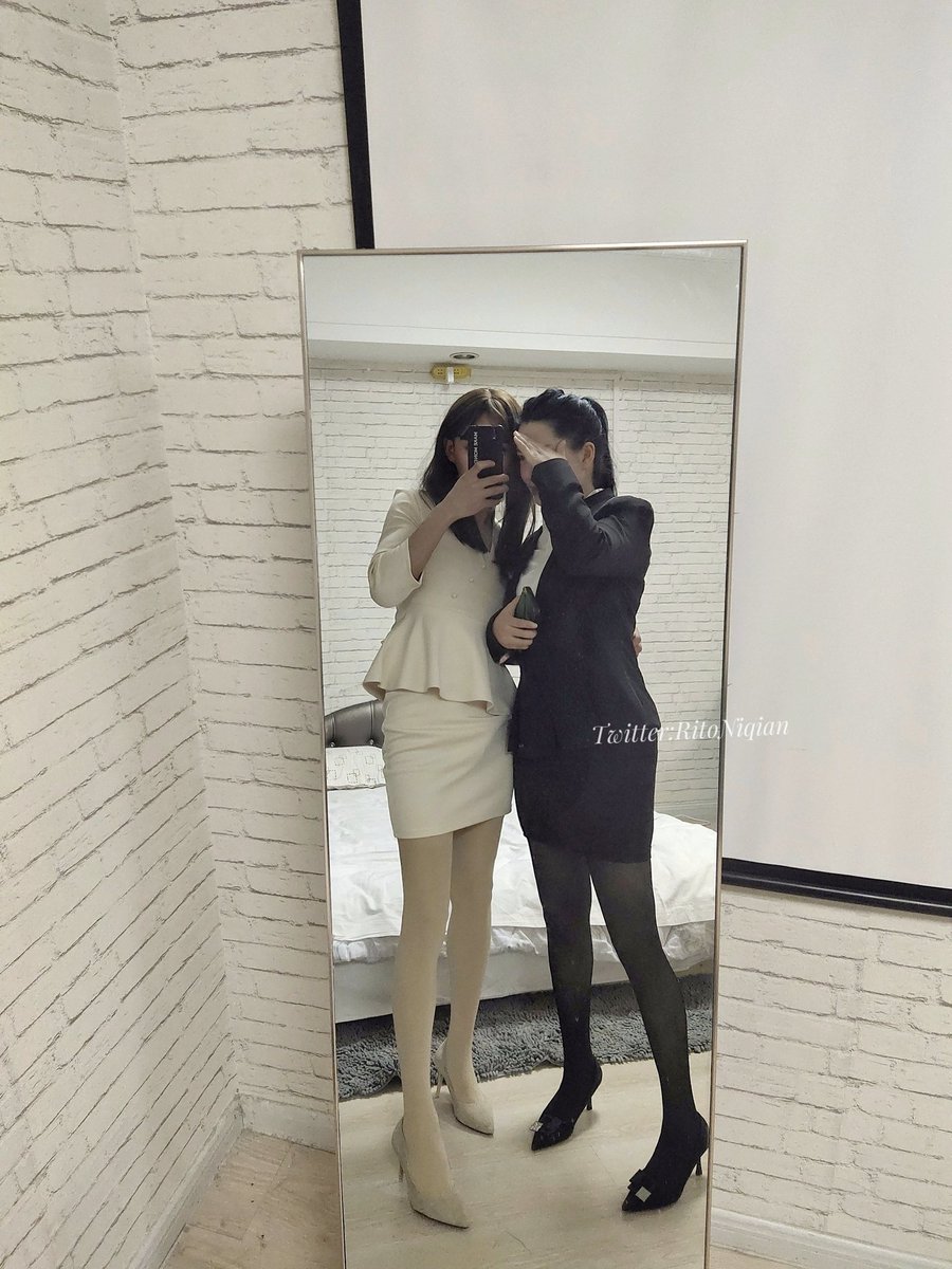 RitoNiqian's tweet photo. 好不容易说服我同事，让她换上我以前的工作制服，她应该不会跟别人说吧🙊 ​​​
#女装男子
#女装
#男の娘
#伪娘
#crossdresser
#여장
#丝袜 
#伪百合 https://t.co/RXka9vQnZK