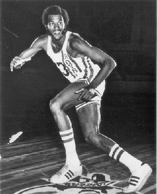 ThunderFilmRoom's tweet photo. Josh Giddey had a 0-10-10 double-double tonight. 

It’s only happened once in NBA history by Norm Van Lier of the Cincinnati Royals on January 5th, 1971. 

He had 0 points, 13 assists &amp; 11 rebounds in a win against the Los Angeles Lakers. https://t.co/b8sGZlLY6f
