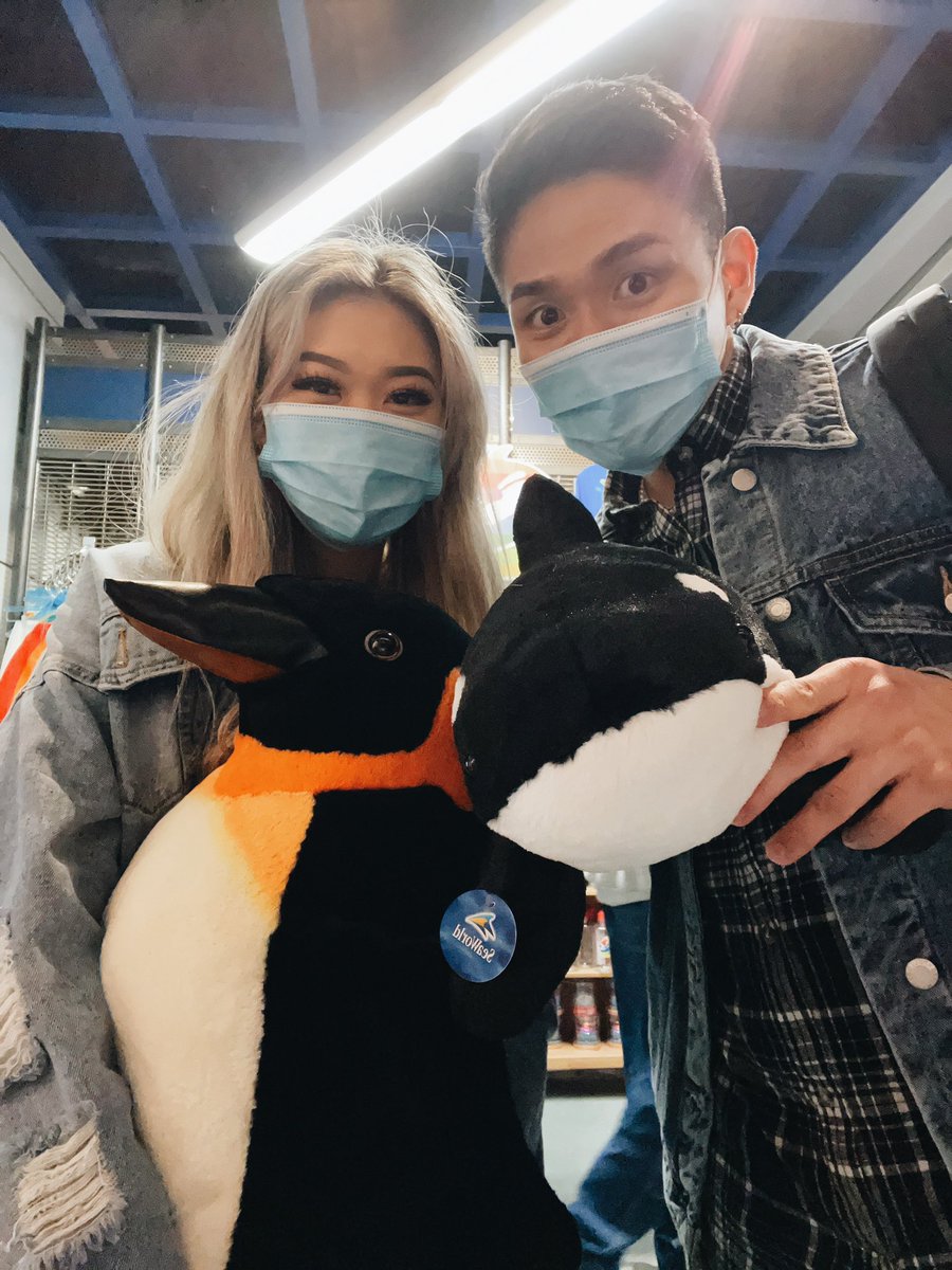 ivantaged's tweet photo. we had a deep talk about how Gigi missed out on a lotta childhood experiences when she was little so I decided to take her to Seaworld for our anniversary, get us a nice resort by the ocean &amp; some bomb Italian food/dessert. Hope your inner child got to enjoy the experience 🥰 https://t.co/Zjxblr0KFn