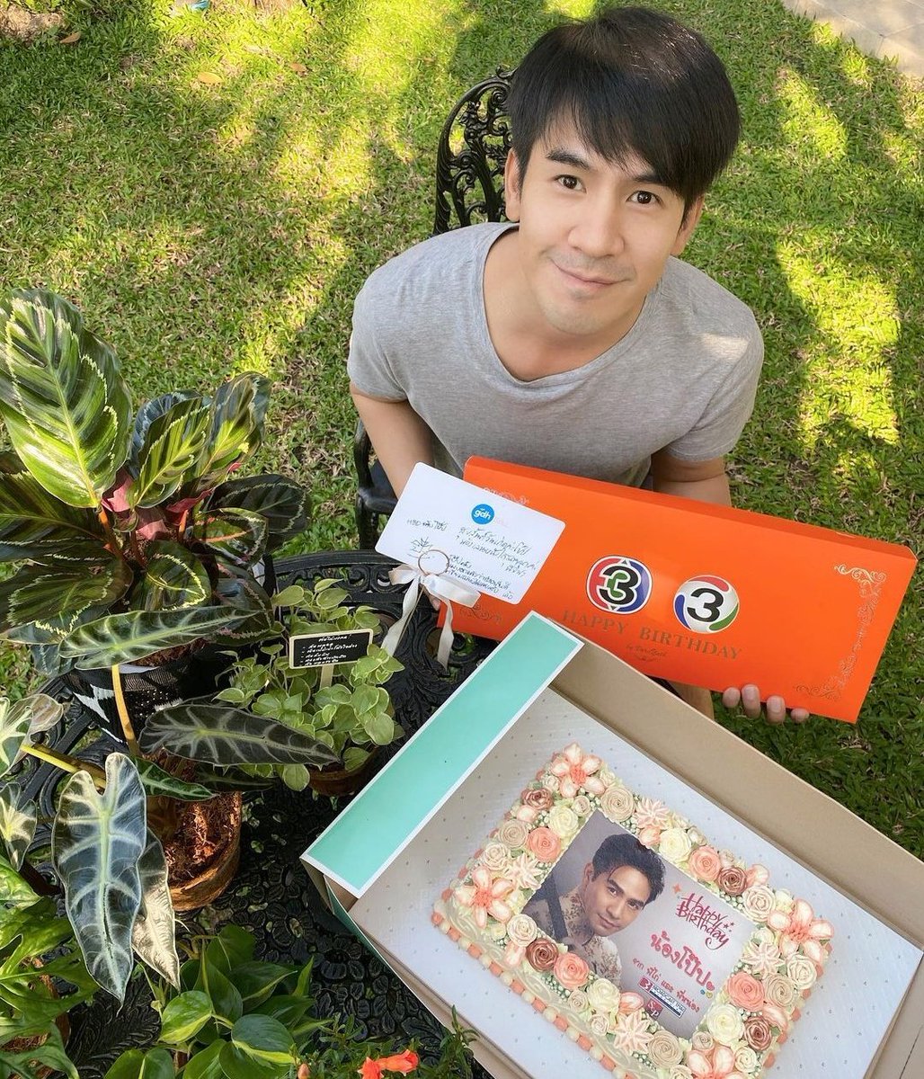 SomJiew01's tweet photo. Happy Birthday นะคะพี่โป๊ป
🎁🎁🎁🎉🎉🎉🎉🎁🎁🎁
มีความสุขมากๆนะคะ รักเสมอน๊า 
#popezaap
#HappyThanavatDay2021 https://t.co/bZRsYi3Lf9