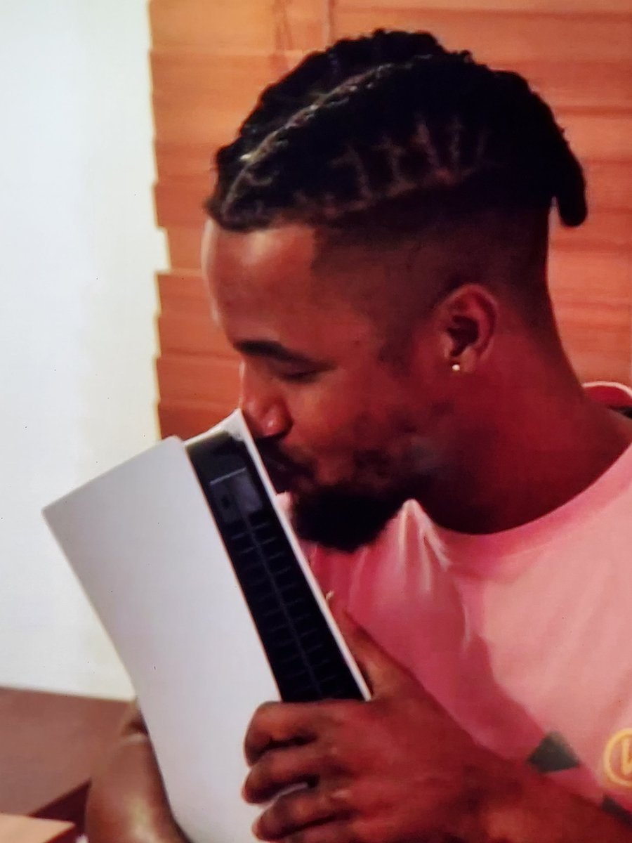 RidgeRacerTate's tweet photo. Lmaoooooo and I thought it was just a meme! #PS5Secured #90DayFiance https://t.co/bGCiYjRmVh