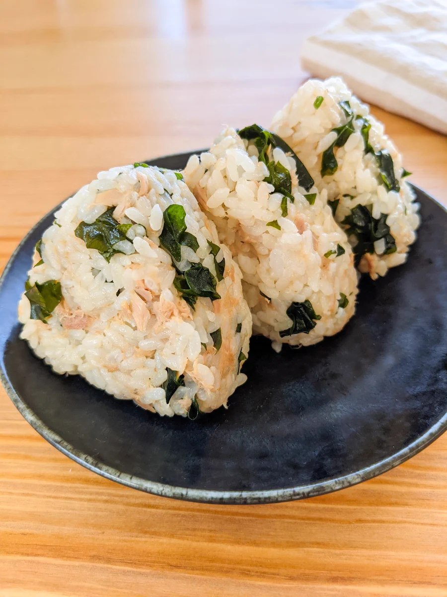 ぱくぱく食べられちゃいそう！ツナ缶やわかめを使った「おにぎり」レシピ！