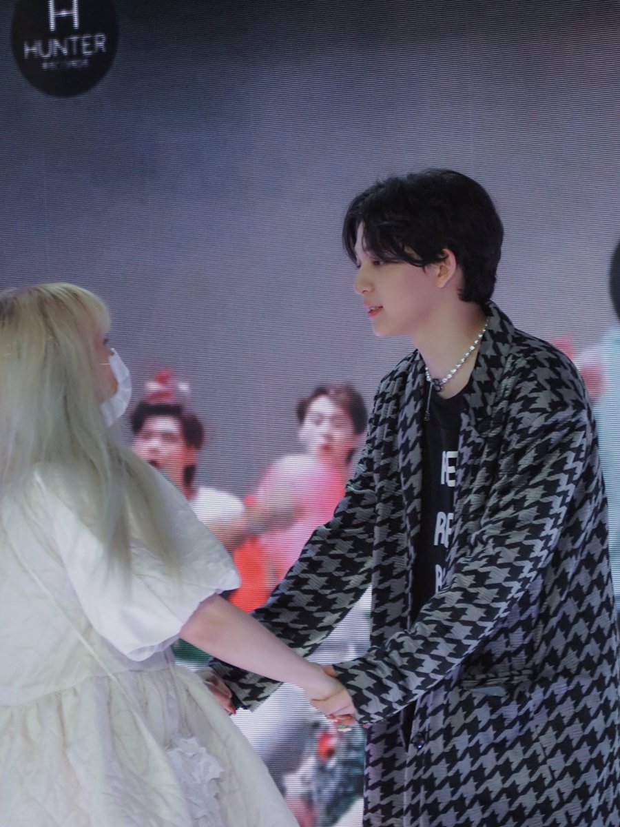 Iiiiijazz23's tweet photo. เด็กแสบ เด็กซน คูมมี๊ มาตามกลับบ้านแล้ววว
#STHFASHIONSHOW
#บาสเด็กอ้วนที่แท้จริง https://t.co/iZOqRhQbXJ