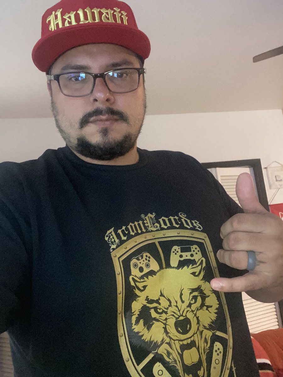 BlindGiant808's tweet photo. Got my royal swag in the mail today. I will be rocking this in Hawaii🤙🏾🤙🏾🤙🏾 @IronLordPodcast @LordCognito @LordAddictILP @kingdavidotw @LordSovILP https://t.co/TaezSDhs8r