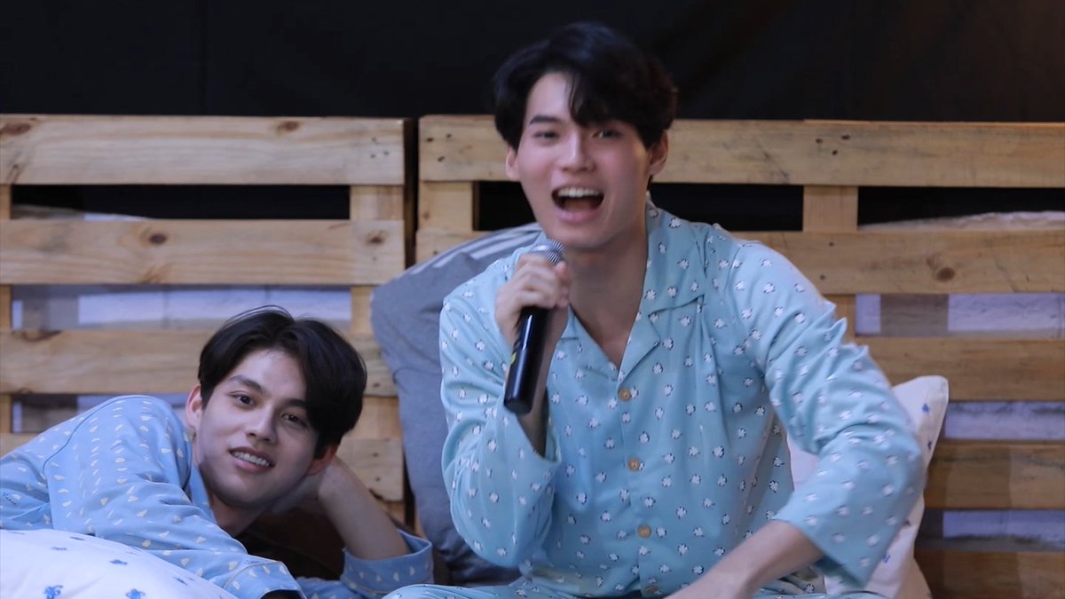 TELASA_thai's tweet image. ＼年末年始は #テラサでイッキ見／
「#Play2gether」(全4話)

telasa.jp/series/11644

#BrightWin をはじめ #2gether 出演者によるトーク番組😆
ドラマの楽曲演奏シーンも🎸
ドラマと一緒にキャストのトークや演奏・歌も一緒に楽しめる1作❣️

繰り返し何度でもお楽しみください🎶