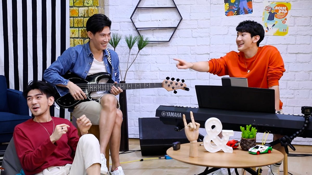 TELASA_thai's tweet image. ＼年末年始は #テラサでイッキ見／
「#Play2gether」(全4話)

telasa.jp/series/11644

#BrightWin をはじめ #2gether 出演者によるトーク番組😆
ドラマの楽曲演奏シーンも🎸
ドラマと一緒にキャストのトークや演奏・歌も一緒に楽しめる1作❣️

繰り返し何度でもお楽しみください🎶