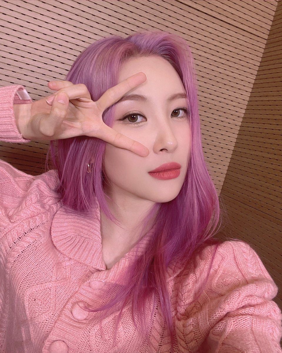 JEMMAGREI's tweet photo. ️ ️️

️ ️️
[ 🦋 ]

Waw ramai sekali ya MVnya. Kalian suka sama lagu baru special collaboration Jemma Grei, Daniel, dan Art in Space? 

Thank you for supporting us! 💜

️ ️️ https://t.co/f4YIocgQdW