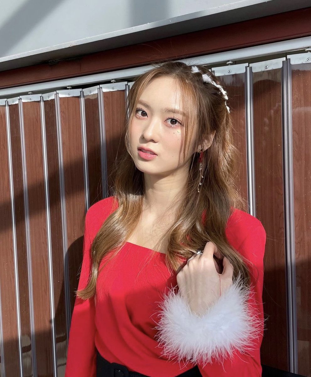 maysarchives's tweet photo. 211225  © cherrybullet instagram  
✧ #체리블렛 #메이 #MAY #CherryBullet https://t.co/7FVeJbbaE5