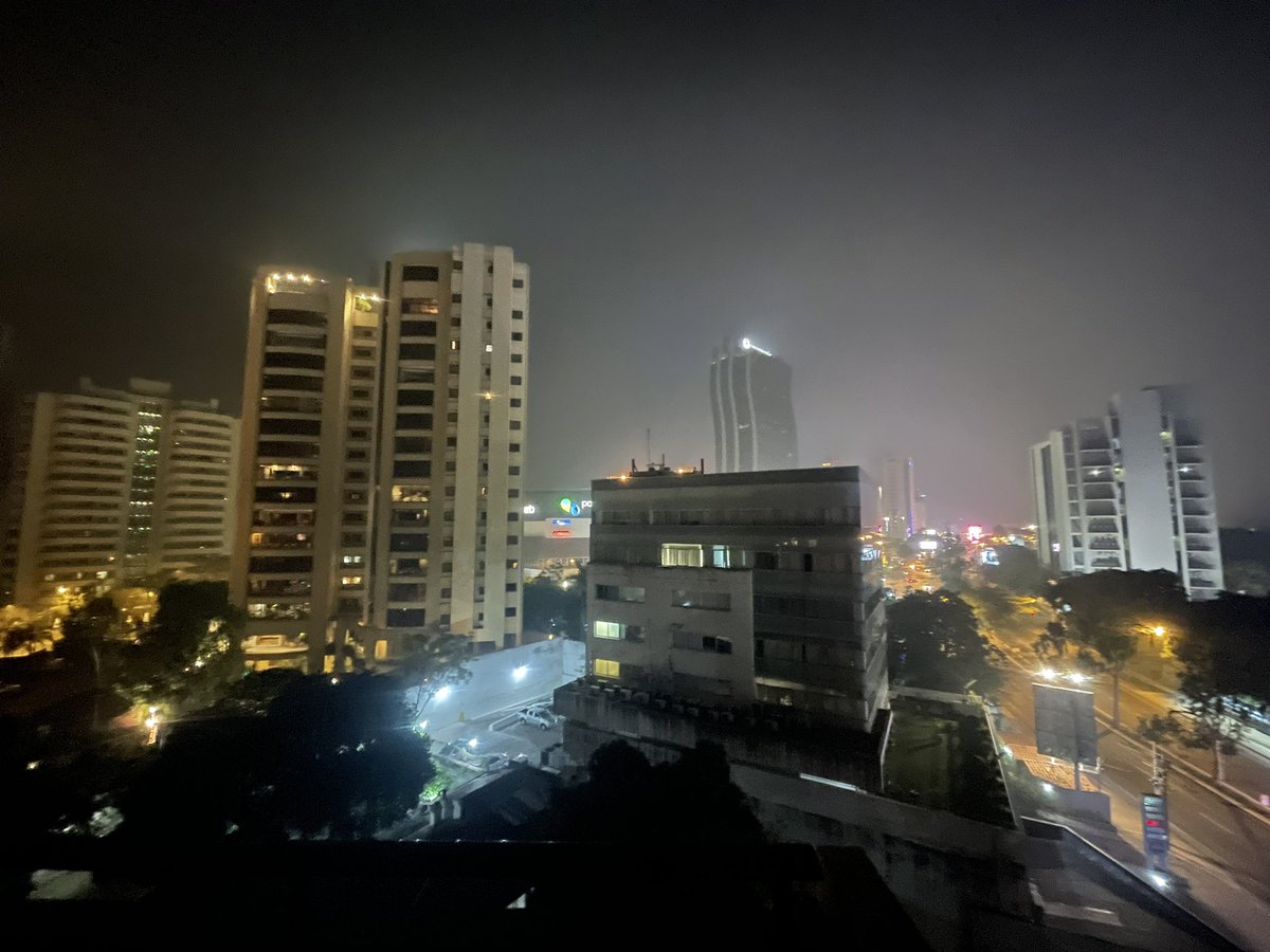 PatiAsti's tweet photo. Reporte de algún incendio grande ? Increíble el humo en el ambiente https://t.co/BCs0HEfwKX