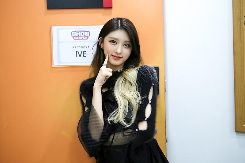 FHlVUSIVQAAR664?format=jpg&name=900x900