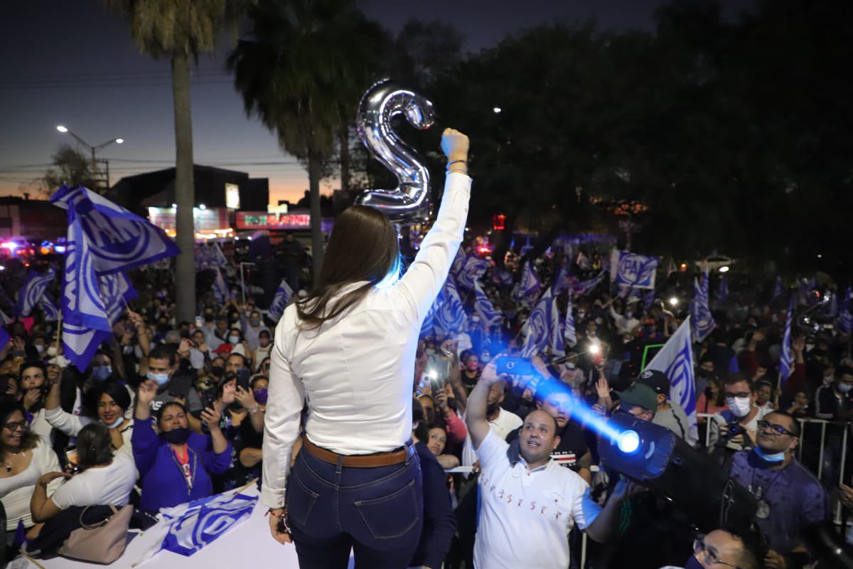 TereJimenezE's tweet photo. Esta tarde me registré como Precandidata por @AccionNacional a la Gubernatura del Estado de Aguascalientes. Hoy el PAN está más unido que nunca y juntos vamos a seguir construyendo un mejor Aguascalientes. ¡Gracias a todas y todos por acompañarme!  
#PANUnidosConTere https://t.co/QwV7Hp2gao