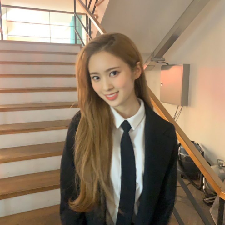 maysarchives's tweet photo. missing may in suits https://t.co/6TAanRIpzO
