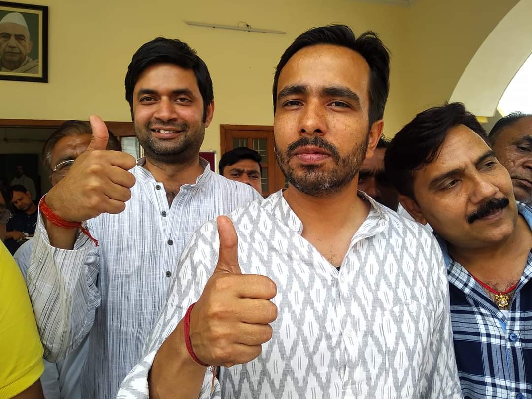 RajSinghBastiUP's tweet photo. Happy Birthday to someone who keeps me going in life, my mentor, my idol, my inspiration!
#HBDJayantSingh 
@jayantrld https://t.co/5FMJZ6Eier