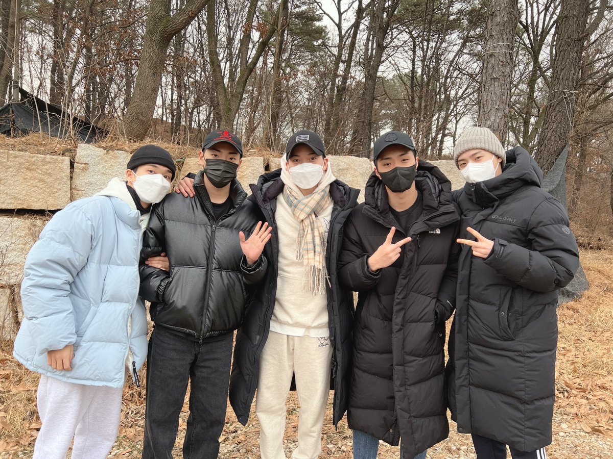 wm_on7off's tweet image. 늘 퓨즈에게 아낌없는 사랑을 주던 제이어스와 와이엇🥰 몇 번의 계절이 지나고 든든한 승준이와 재영이가 되어 돌아오면, 이제 평생 퓨즈 곁을 지켜줄 거예요❤ 그날까지 퓨즈들도 모두 건강하기로 약속🤙

#작댕큰댕_will_be_back👍
#온앤오프 #ONF
#제이어스 #J_US #와이엇 #WYATT