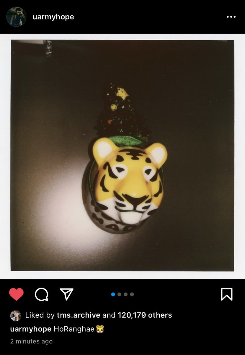 miiniyoongs's tweet photo. [211227 J-hope Instagram Post]

🐿 HoRanghae🐯 (i tiger you)

* 호랑이 (horangie) = tiger
사랑해 (saranghae) = i love you
horanghae = i tiger you https://t.co/Q2Gye0hJQy