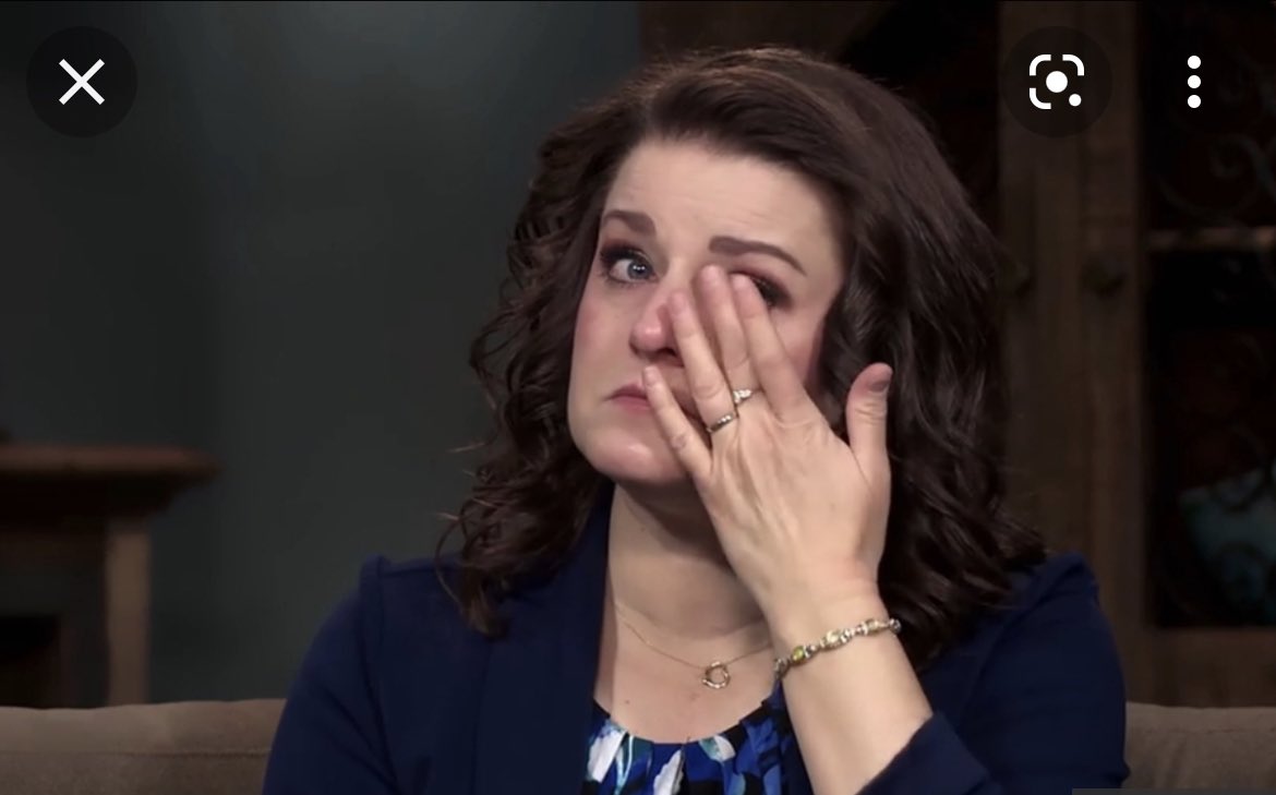 pny31's tweet photo. #SisterWives who thinks Robyn is a liar! she rules Kody 1000% #sobbingrobyn #sobynrobyn #alwayscrying #fakesobshow she’s always crying on every epi abs makes it about her abs her kids ALL the Time! https://t.co/GMrbRrEcbL
