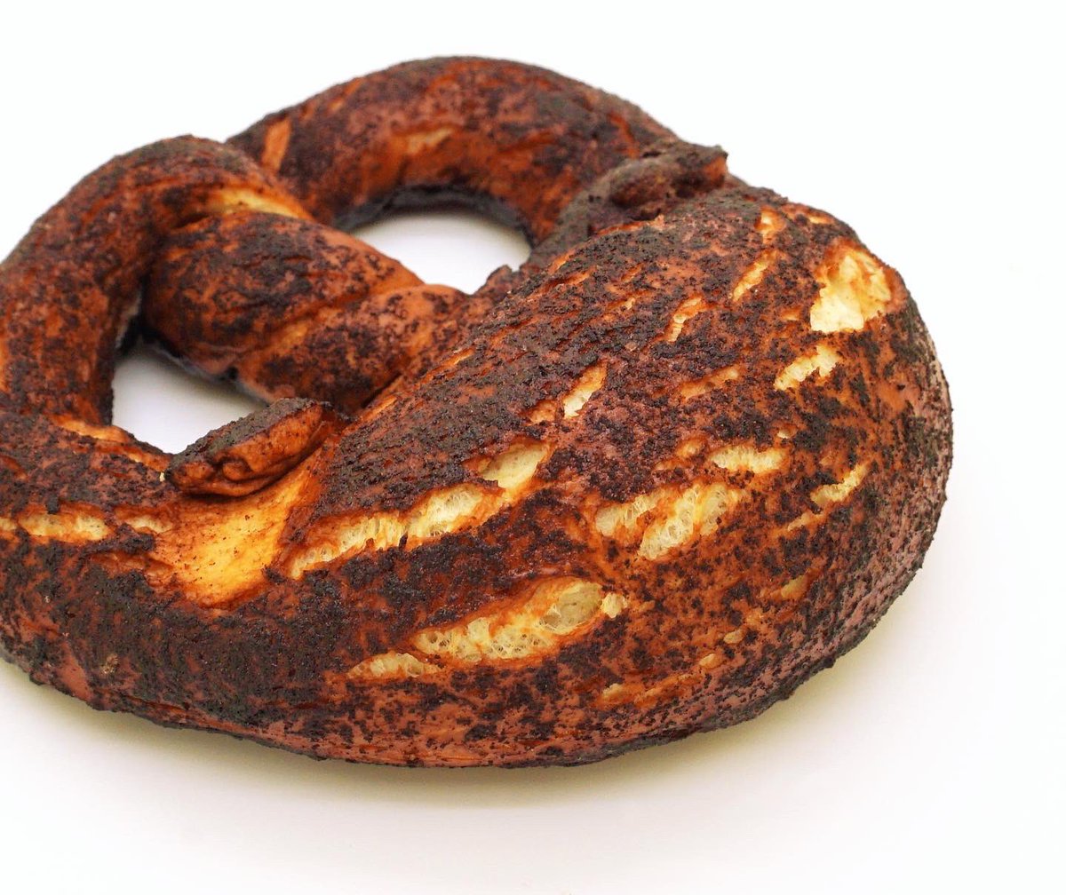 kevjyang's tweet photo. cinnamon cassonade pretzels https://t.co/jFBO172Vu0