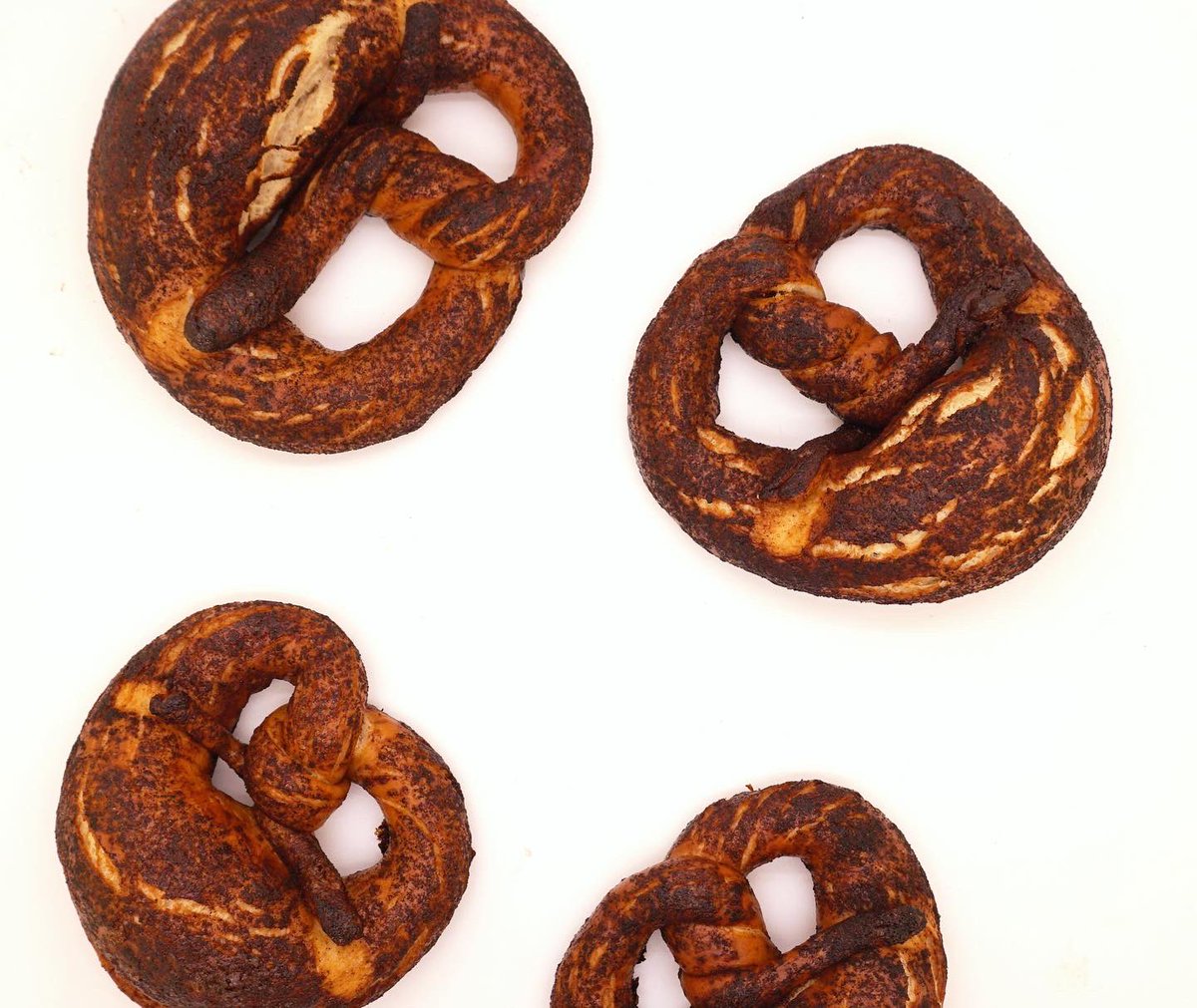 kevjyang's tweet photo. cinnamon cassonade pretzels https://t.co/jFBO172Vu0